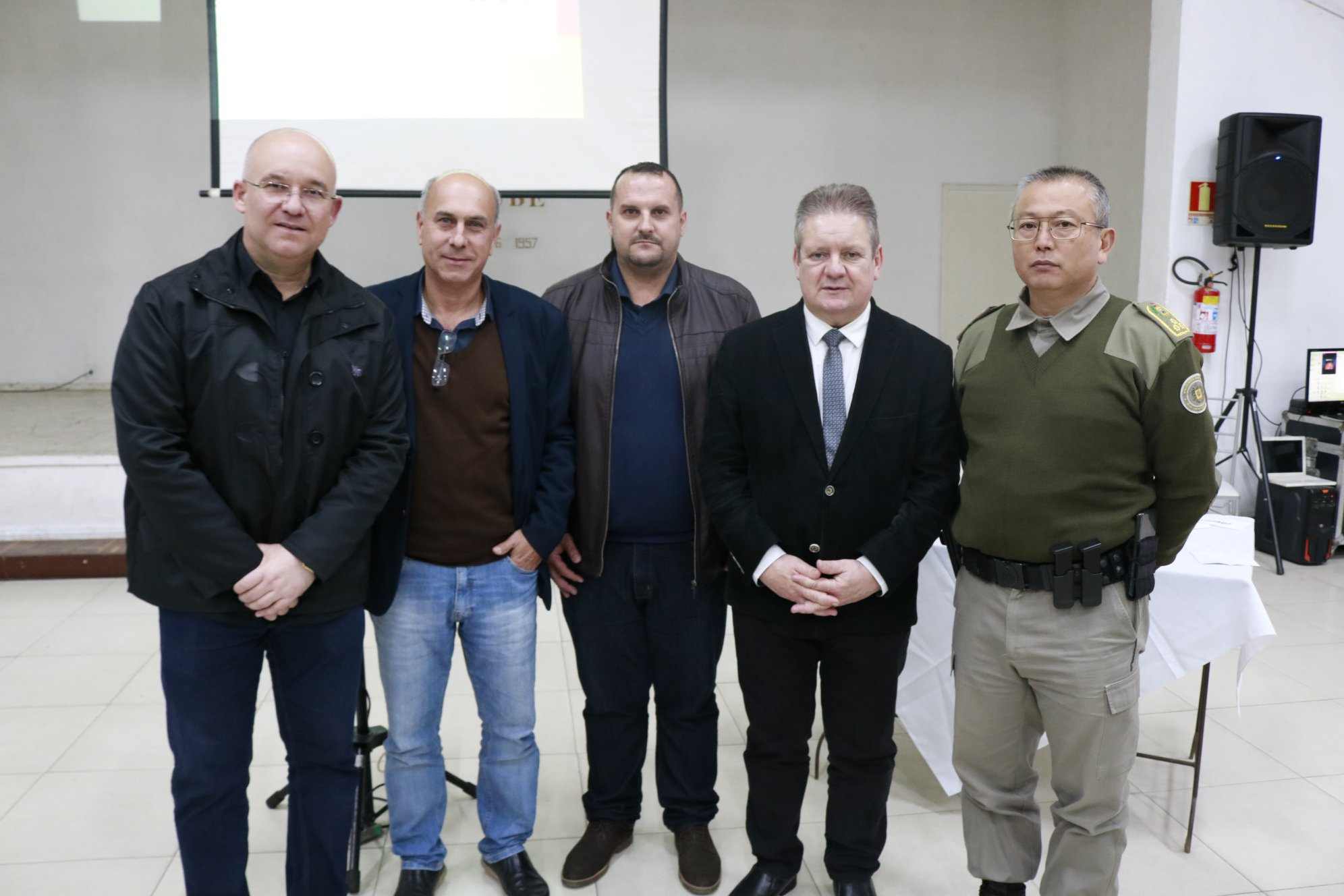 Presidente e vice-presidente do Grupo Coopernorte presentes em evento sobre Segurança Pública com o vice-governo, prefeito de Viamão e demais autoridades.